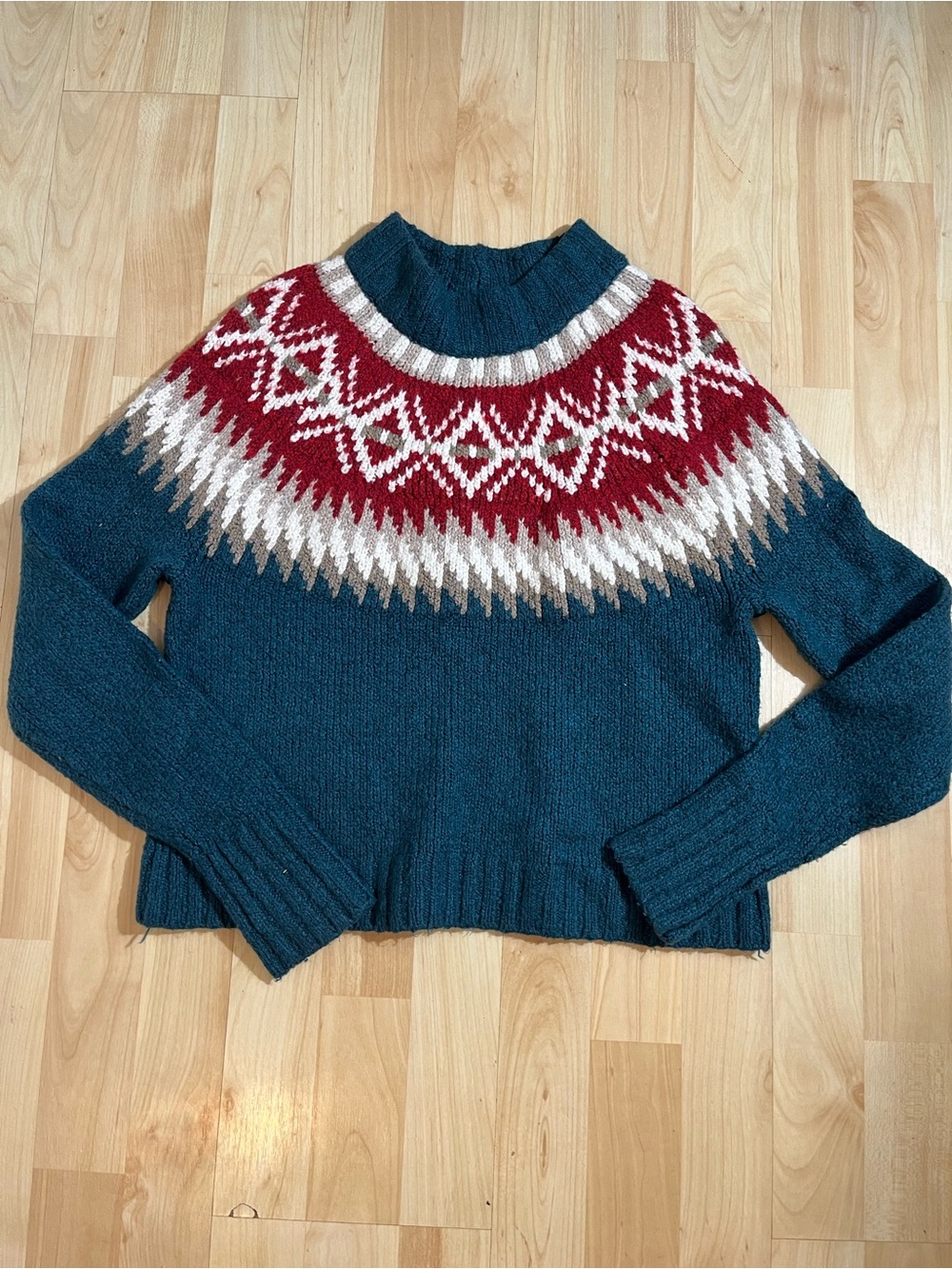 American Eagle knit sweater vibrant red and white geometric Fair Isle size xs